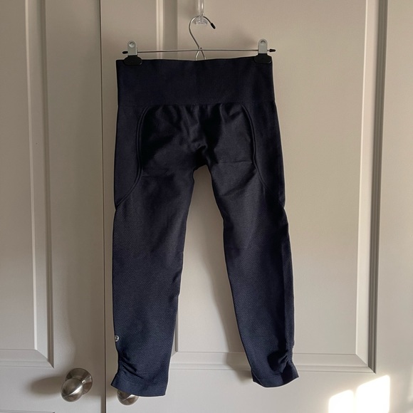 Lululemon Navy Cropped Leggings - Picture 2 of 7